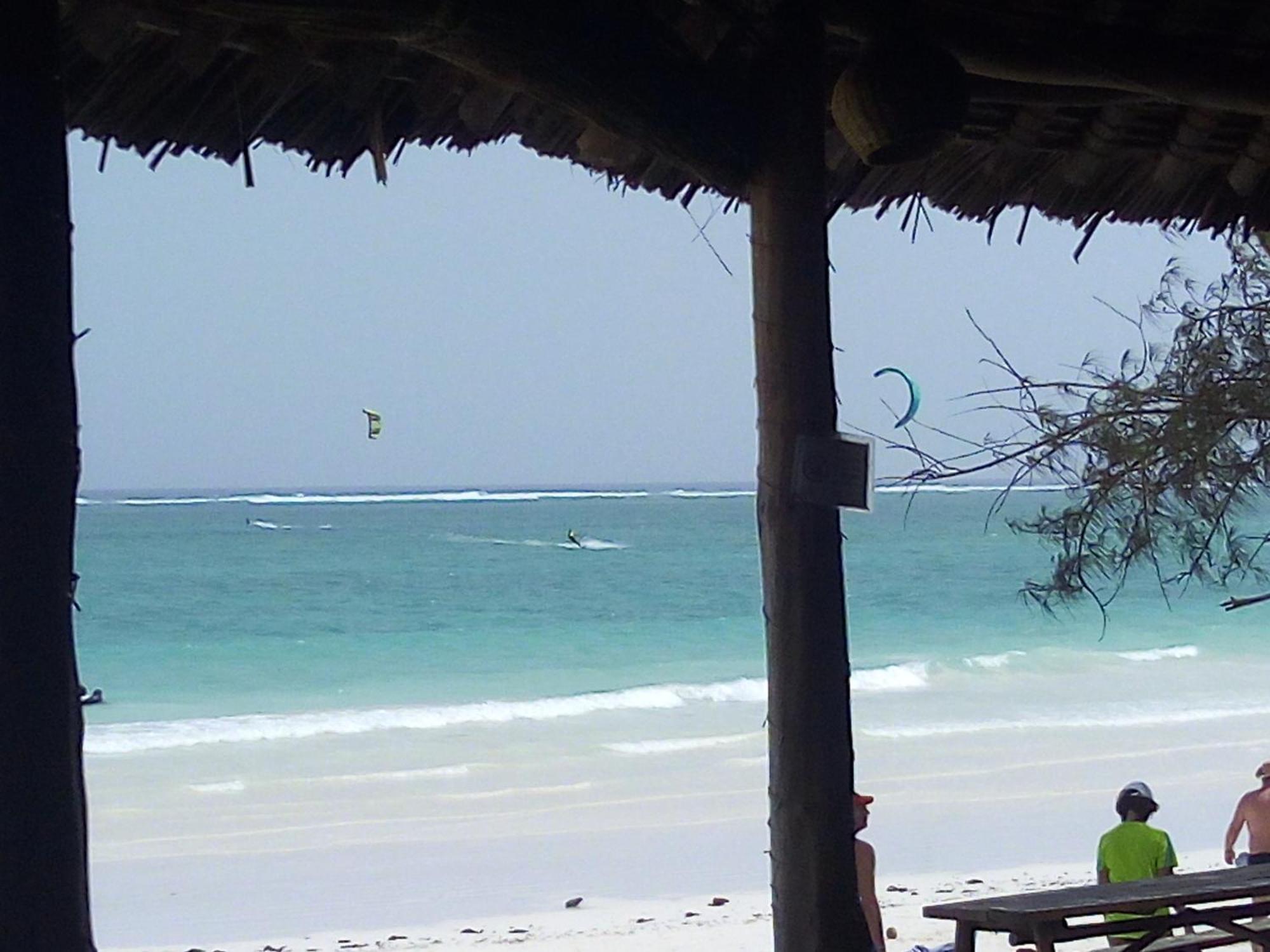 Aqua Resort Praia de Diani Exterior foto